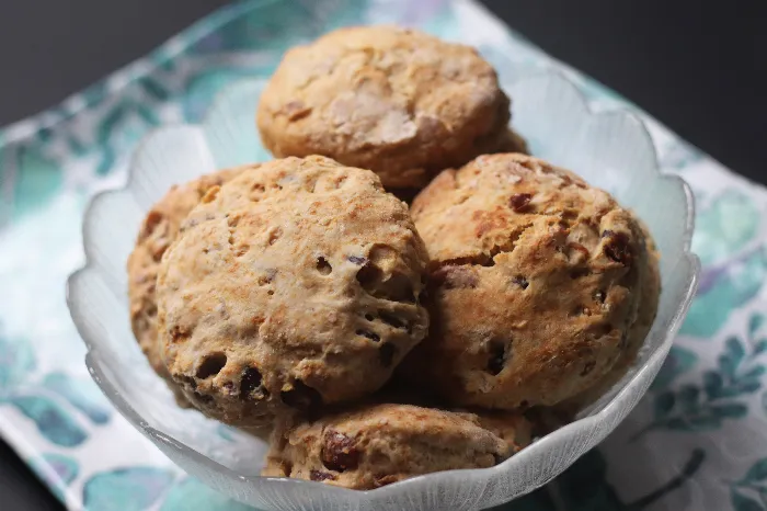 easy recipe for walnut and date scones