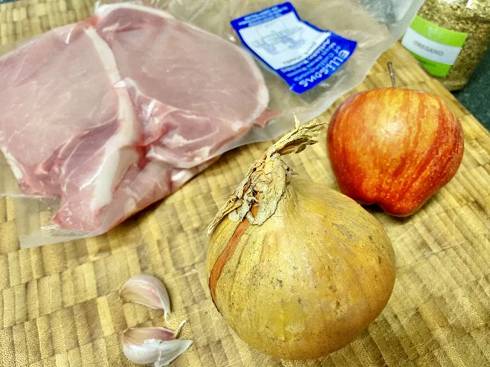 oven pork chops with apples and onions